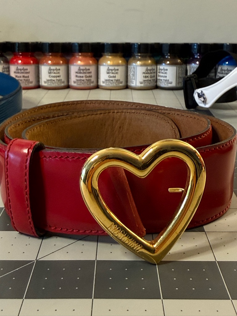 Moschino Redwall Red Patent Leather Heart Buckle Belt Size 40 Gold Made In Italy